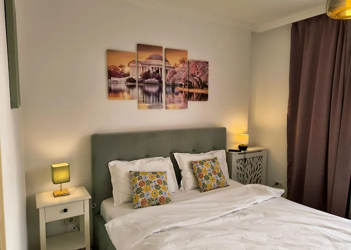 Apartman Ospitalier Clover - 2 King Beds, Free Undgrd Parking, 2bath *