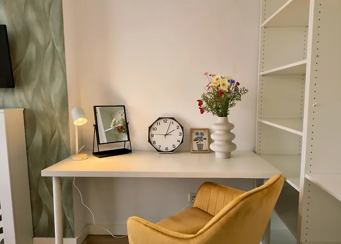 Ospitalier Clover - 2 King Beds, Free Undgrd Parking, 2bath Temesvár