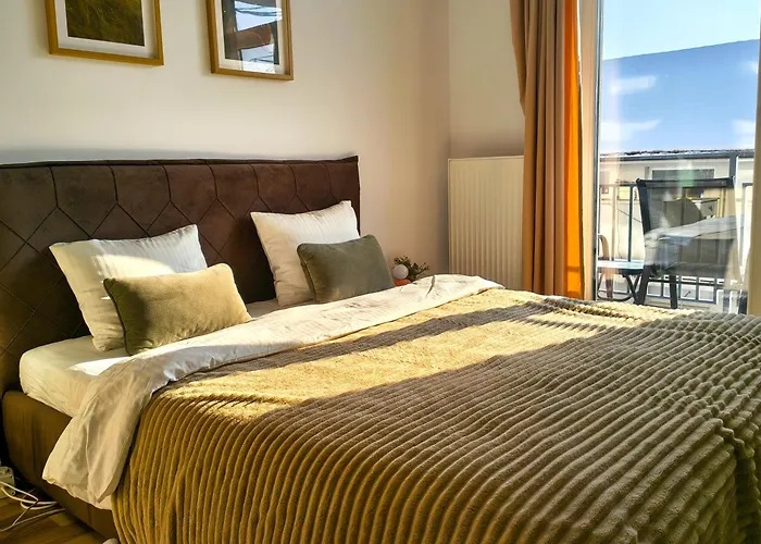 Ospitalier Clover - 2 King Beds, Free Undgrd Parking, 2bath 蒂米什瓦拉