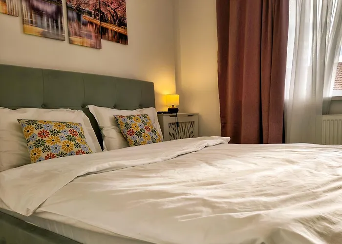 Ospitalier Clover - 2 King Beds, Free Undgrd Parking, 2bath *