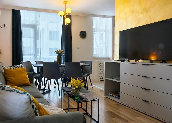 Ospitalier Clover - 2 King Beds, Free Undgrd Parking, 2bath Temesvár