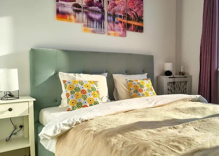 Ospitalier Clover - 2 King Beds, Free Undgrd Parking, 2bath * 蒂米什瓦拉