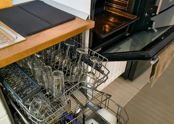 Apartman Ospitalier Clover - 2 King Beds, Free Undgrd Parking, 2bath *