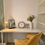 Ospitalier Clover - 2 King Beds, Free Undgrd Parking, 2bath Timisoara