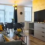 Ospitalier Clover - 2 King Beds, Free Undgrd Parking, 2bath Timisoara