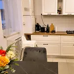 Ospitalier Clover - 2 King Beds, Free Undgrd Parking, 2bath Apartment
