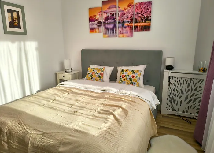 Ospitalier Clover - 2 King Beds, Free Undgrd Parking, 2bath Апартаменти Тімішоара